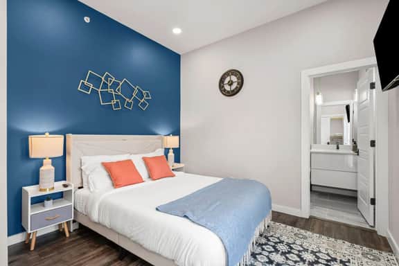The Ruby: 2BD In the Heart of FW, Cool & Spacious!