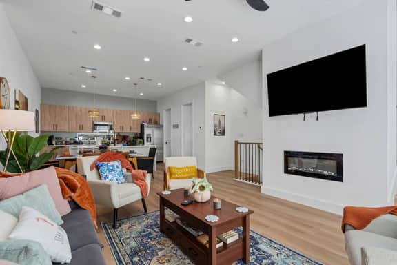 The Sapphire: 3BD In The Heart of Dallas & Cozy!