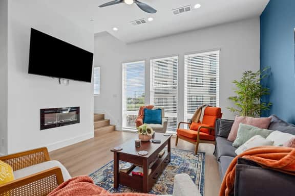 The Sapphire: 3BD In The Heart of Dallas & Cozy!