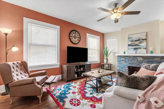 Uplifting 2BD: Centered, Inspiring & Heartwarming!