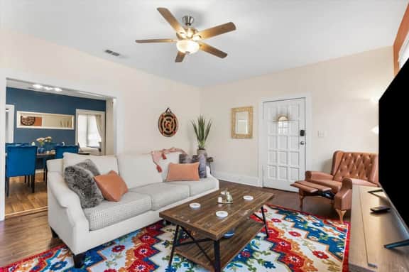 Uplifting 2BD: Centered, Inspiring & Heartwarming!