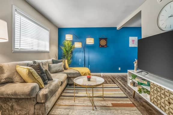 Where It's All Happening: 1BD in the Mid of Action