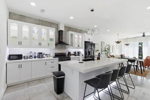 The Gemstone 3BD In the Heart of Dallas & Stylish!