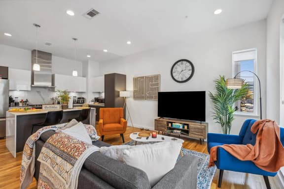 Aquara 2BDTownhouse: DT Walkable, Modish & Sharp!