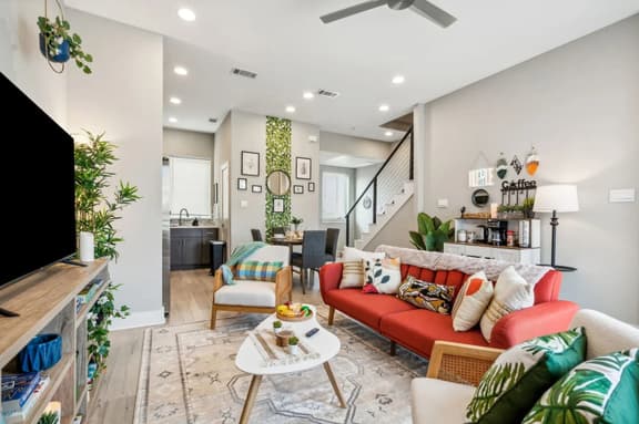 Charming 2BDTownhouse: JOYfull &Magnolia walkable!