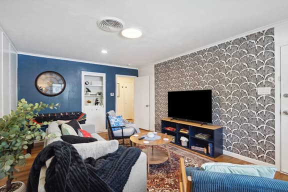 Fashionable TCU Walkable 2BD Home Away From Home!