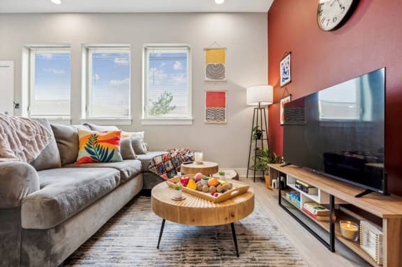 Joyful 1BD: Pleasant, Warm & Close to the Action!