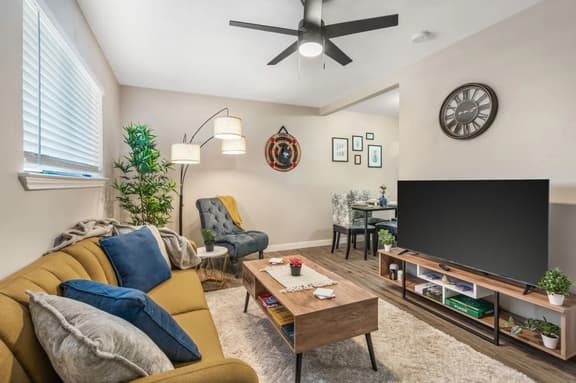 Live the Excitement: Prime 1BD Close to the Action