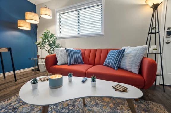 Pleasant 1BD: AT&T Walkable, Inviting & Lovable!