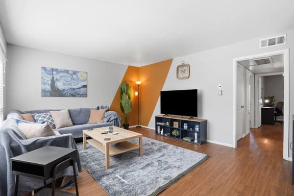 Pleasant 2BD:TCU Walkable, heartwarming & spacious