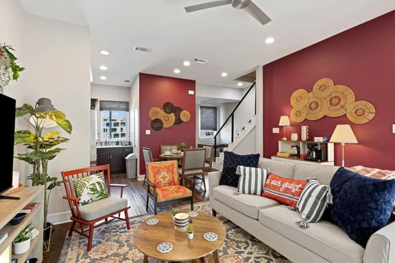 Passionate 2BD Townh: JOYfull & Magnolia walkable!