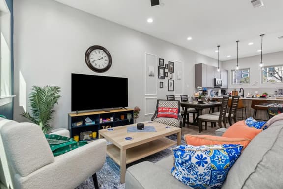The Euclase 2BD TH: 7ST Walkable, Joyfull & Cool!