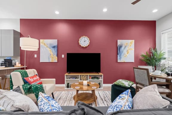 The Jasper 2BD TH: 7ST Walkable, Stylish & Homey!