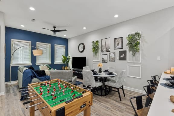The Larimar 2BD TownH: 7ST Walkable, Comfy & Cool!