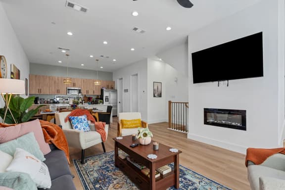 The Sapphire: 3BD In The Heart of Dallas & Cozy!