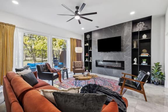 The Spinel :3BD In the Heart of Dallas &Stylish!