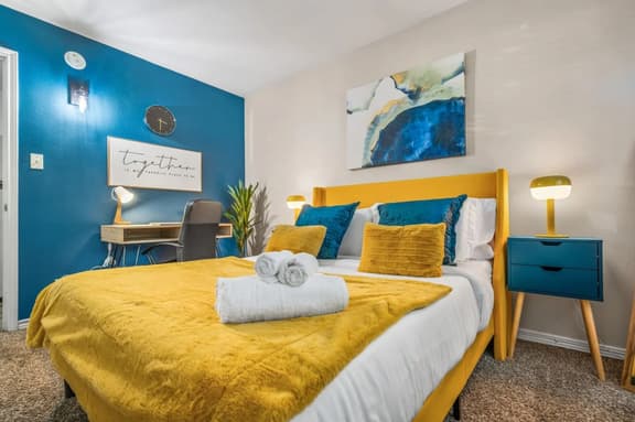 Where It's All Happening: 1BD in the Mid of Action